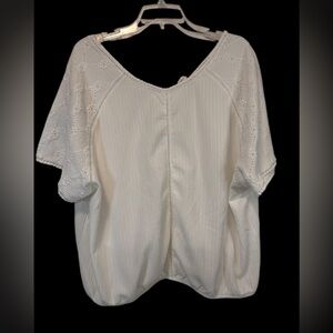 Tribal Jeans White Embroidered Short Sleeve Women's Top V-Back Size Large